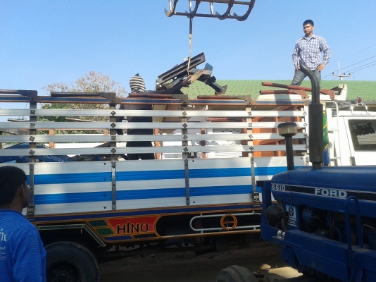 ขายแล้ว เฮียตี๋ อ.เลาขวัญ มารับแล้ว ชุดตักหน้ารถไถฟอร์ดF5000-6600 ตรงรุ่น ยี่ห้อ AGRAM HM24 สวยๆเลยแต่ไม่มีบุ้งกี๋มา