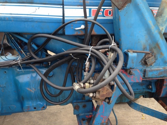 ขายแล้ว เฮียตี๋ อ.เลาขวัญ มารับแล้ว ชุดตักหน้ารถไถฟอร์ดF5000-6600 ตรงรุ่น ยี่ห้อ AGRAM HM24 สวยๆเลยแต่ไม่มีบุ้งกี๋มา