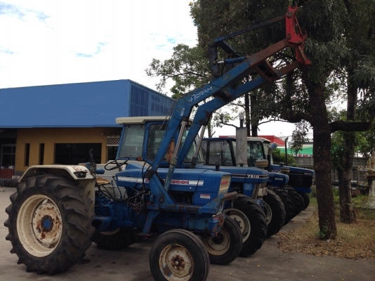 ขายแล้ว เฮียตี๋ อ.เลาขวัญ มารับแล้ว ชุดตักหน้ารถไถฟอร์ดF5000-6600 ตรงรุ่น ยี่ห้อ AGRAM HM24 สวยๆเลยแต่ไม่มีบุ้งกี๋มา