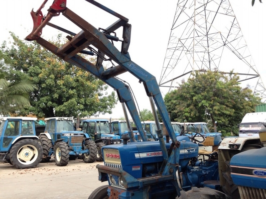 ขายแล้ว เฮียตี๋ อ.เลาขวัญ มารับแล้ว ชุดตักหน้ารถไถฟอร์ดF5000-6600 ตรงรุ่น ยี่ห้อ AGRAM HM24 สวยๆเลยแต่ไม่มีบุ้งกี๋มา