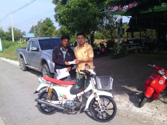 ขาย ดรีม คุรุ สภาพสวยๆ เครื่องทำลูกคาเซ่ เเคมเเต่ง เครื่องเเน่นๆ สีทำใหม่ อะไหล่เเต่งใหม่ๆ นอกนั้นตามรูป (ไม่มีทะเบียนเเต่ออกใบซื้อขายจากทางร้านให้ ต่างจังหวัดจัดส่งให้ได้ครับ ค่าส่งต่างหาก) ค่าตัว 13500 บาท