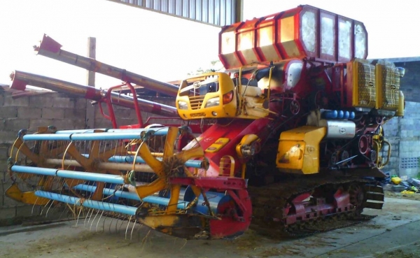 ขายด่วน รถเกี่ยวข้าว ศักดิพัฒนา รุ่น KM 51 เครื่องยนต์ 210 HP 6HH1 อุ้ม 2.5 ตัน ปั๊มไดกิ้นเบอร์ 23 ช่วงล่าง 12HT รถสวยสภาพดีมากครับพร้อมใช้งาน ราคาต่อรองได้ครับ