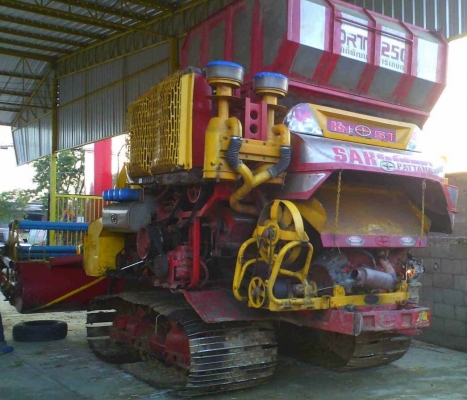 ขายด่วน รถเกี่ยวข้าว ศักดิพัฒนา รุ่น KM 51 เครื่องยนต์ 210 HP 6HH1 อุ้ม 2.5 ตัน ปั๊มไดกิ้นเบอร์ 23 ช่วงล่าง 12HT รถสวยสภาพดีมากครับพร้อมใช้งาน ราคาต่อรองได้ครับ