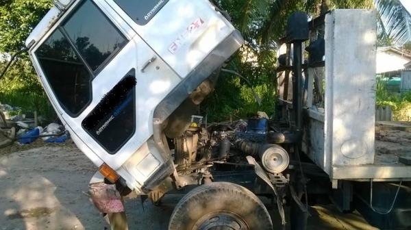 รถสิบล้อ MITSUBISHI FN527 MA11765 บรรทุกแบคโฮ200 ราคาต่อรองได้