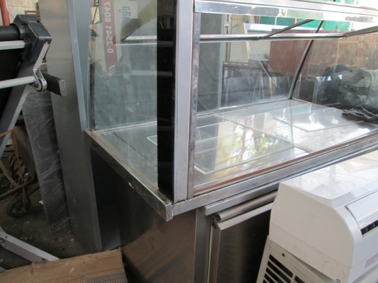 ตู้ ขายอาหาร  สภาพสมบูรณ์  เป็นกระโค้ง  ของห้างราคาถูก