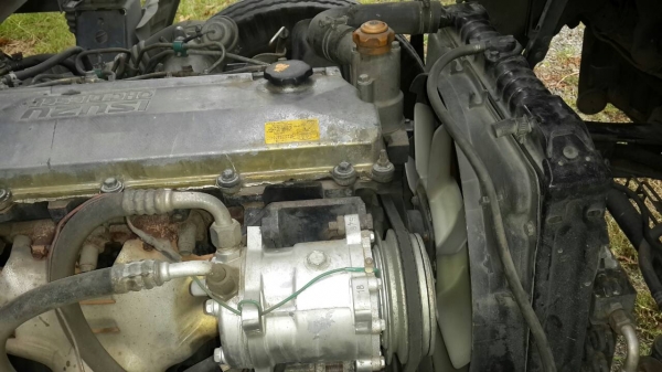 หกล้อ NPR-120ฝากขาว ยาว5ม สภาพสวยพร้อมใช้งาน แอร์เย็น ทะเบียนพร้อม