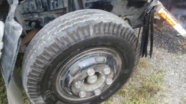 หกล้อ NPR-120ฝากขาว ยาว5ม สภาพสวยพร้อมใช้งาน แอร์เย็น ทะเบียนพร้อม