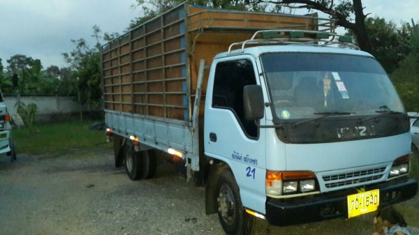 หกล้อ NPR-120ฝากขาว ยาว5ม สภาพสวยพร้อมใช้งาน แอร์เย็น ทะเบียนพร้อม