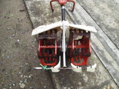 เครื่องกำจัดวัชพืชในร่องข้าว    MARUYAMA   MA3  รหัสสินค้า : 14001869   หรือเพิ่มเติมไดที่ www.nihonmono.com