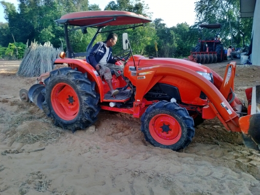 ขายแทกเตอร์คูโบต้าL4708 มีใบมีดพร้อมใช้งานครับ