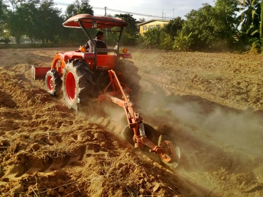 ขายแทกเตอร์คูโบต้าL4708 มีใบมีดพร้อมใช้งานครับ