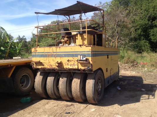 ขายรถบดล้อยาง 9 ล้อ  เล่มทะเบียน พร้อมโอน
