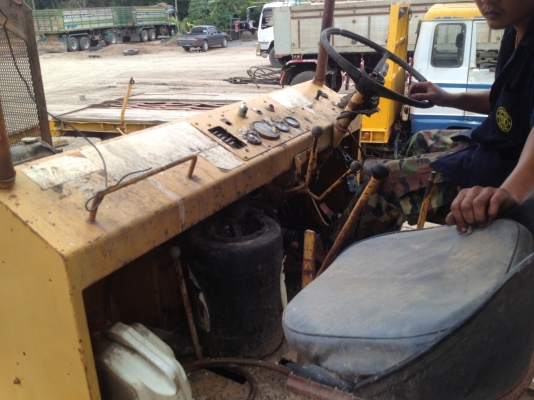 ขายรถบดล้อยาง 9 ล้อ  เล่มทะเบียน พร้อมโอน