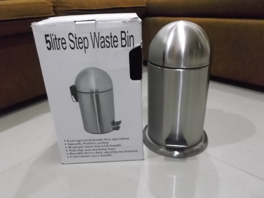 ถังขยะ HAFELEใบละ500มีสามใบเหมาหมด1200ของใหม่สแตนเลสไม่ขึ้นสนิม