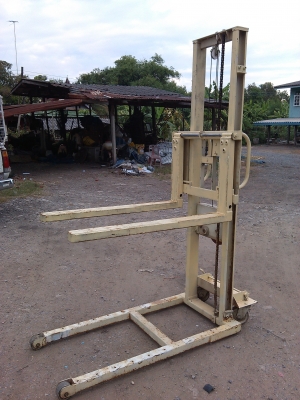 รถยกมือหมุน 350 กก