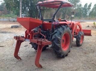 ขายเครื่องหยอดปุ๋ยระบบไฟฟ้า ใช้กับผาน และ รถ ไถ หลายรุ่น