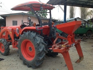 ขายเครื่องหยอดปุ๋ยระบบไฟฟ้า ใช้กับผาน และ รถ ไถ หลายรุ่น