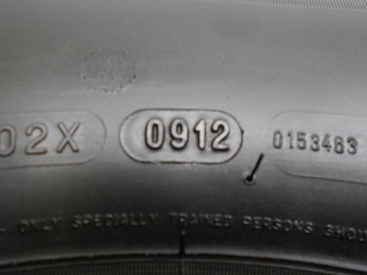 ขายยาง Michelin Crossterrain 265/65/17 ปี 12 ดอกสวย ไม่มีปะ 1 ชุด/ใส่ ถ่วงฟรีค่ะ