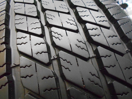 ขายยาง Michelin Crossterrain 265/65/17 ปี 12 ดอกสวย ไม่มีปะ 1 ชุด/ใส่ ถ่วงฟรีค่ะ