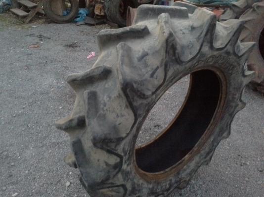 ขายยางเปอเซนขอบ13.626