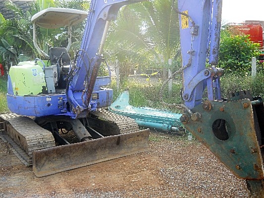 รถแบคโฮเก่านอก air man 40 สนใจโทร 092-3309229 อี๊ด สองห้อง