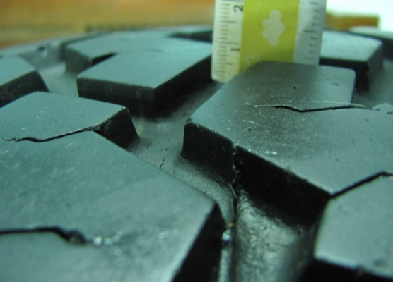 Maxxis Buckshot 265/75/16 ปี 12 ชุดละ 4,000.-ถ่ายรูปมาใหม่ครับ Maxxis Buckshot 265/75/16 ปี 12 ชุดละ 4,000.-ถ่ายรูปมาใหม่ครับ