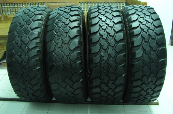 Maxxis Buckshot 265/75/16 ปี 12 ชุดละ 4,000.-ถ่ายรูปมาใหม่ครับ