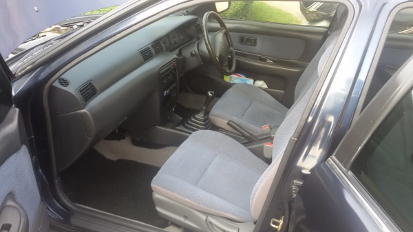 NISSAN SUNNY SALOON ปี95