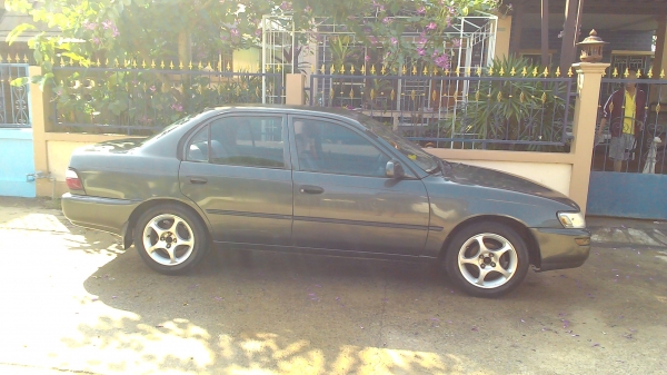 toyota corolla 1.3พร้อมใช้พร้อมโอนครับแอร์เย็นครับแมกขอบ15