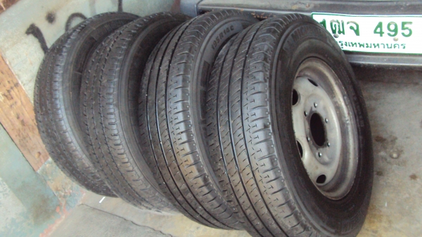 ขายกะทะพร้อมยาง195r14สภาพดีปี12และปี11มี4เส้นครับ