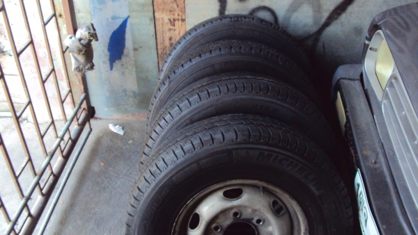 ขายกะทะพร้อมยาง195r14สภาพดีปี12และปี11มี4เส้นครับ