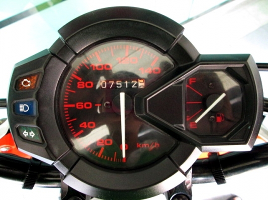 TTX  สีขาว ส้ม รถเดือน ต.ค. ปี56 ระบบหัวฉีด ประหยัดนํ้ามันขั้น  ไมล์ 7512 โล  ของแถม 2 รายการ 26900