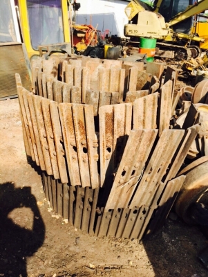 ขายโซ่แผ่น KOMATSU PC120-3 ครับ