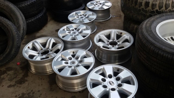ล้อขอบ 15 toyota 6 รู ชุดล่ะ 5,800