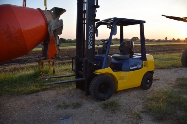 ขาย รถโฟล์คลิฟ TOYOTA 7FD25 รุ่น 7