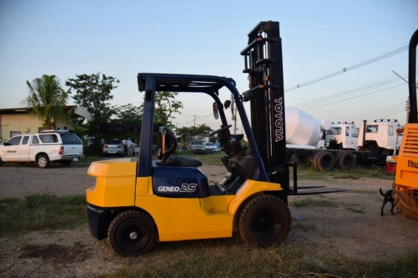 ขาย รถโฟล์คลิฟ TOYOTA 7FD25 รุ่น 7