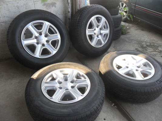 ล้อแม็ก 17นิ้ว 6รู ฟอด พร้อมยาง สวยๆ 4 ล้อ ราคา 7900 บาท