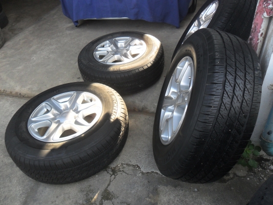 ล้อแม็ก 17นิ้ว 6รู ฟอด พร้อมยาง สวยๆ 4 ล้อ ราคา 7900 บาท