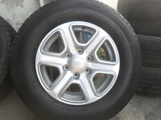 ล้อแม็ก 17นิ้ว 6รู ฟอด พร้อมยาง สวยๆ 4 ล้อ ราคา 7900 บาท