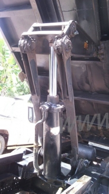 รถบรรทุก 6 ล้อดัมพ์ ISUZU  NQR 145 แรงม้า ปีจดทะเบียน 2550