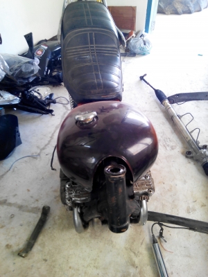 ขายโครง ซากเครื่อง มอไซด์ 400 ซีซี เป็นยี่ห้อ ยามาฮ่า 4 สูบ ราคา 4500 บาท