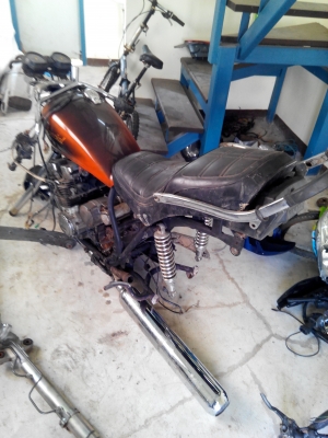 ขายโครง ซากเครื่อง มอไซด์ 400 ซีซี เป็นยี่ห้อ ยามาฮ่า 4 สูบ ราคา 4500 บาท