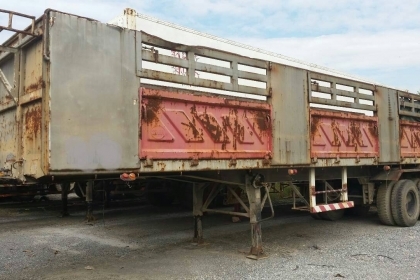 หางคอก2คานไม่ดั้ม ยาว10.50ม ของอู่สามมิตรสภาพดีสีไม่สวย