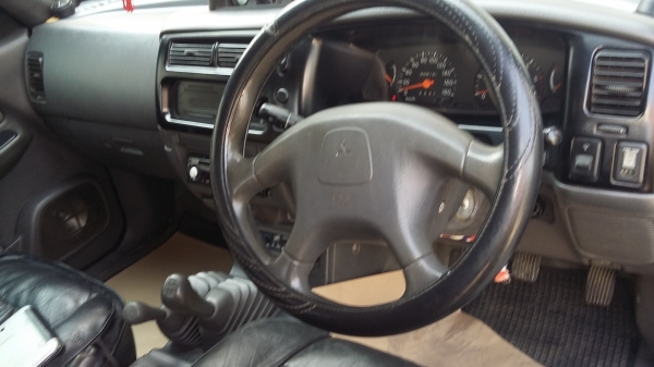 ขายสี่ประตู4×4เครื่องดีเกียร์ดี ขายสี่ประตู4×4เครื่องดีเกียร์ดี