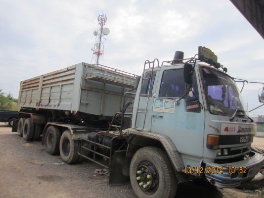 ขายหัวลากพร้อมหางดั้ม Isuzu Rocky 240