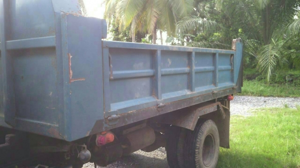 ขายรถบรรทุก 6 ล้อดัมพ์ MITSUBISHI CANTER 115 แรงม้า เฟืองท้าย 145 ราคา 320000