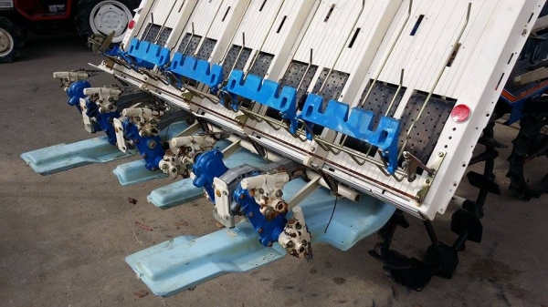 รถปลูกข้าวนั่งขับ ISEKI เก่าญี่ปุ่น ดำนา 5 แถว สภาพสวย เครื่องยนต์ติดง่าย สภาพพร้อมใช้งาน รถปลูกข้าวนั่งขับ ISEKI เก่าญี่ปุ่น ดำนา 5 แถว สภาพสวย เครื่องยนต์ติดง่าย สภาพพร้อมใช้งาน