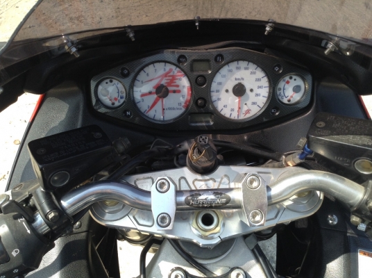 ธารนนทบุรี//ขาย suzuki gsx1300 hayabuza ปี99-2000 สภาพนางฟ้า ระบบเครื่องสมบูรณ์ ท๊อกมาตามมือ ระบบไฟสมบูรณ์ทุกจุด ราคา 179,000 บาท อินวอยท์+สรรพสารมิตร