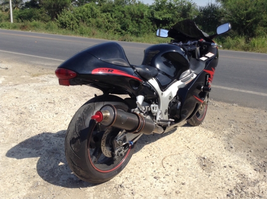 ธารนนทบุรี//ขาย suzuki gsx1300 hayabuza ปี99-2000 สภาพนางฟ้า ระบบเครื่องสมบูรณ์ ท๊อกมาตามมือ ระบบไฟสมบูรณ์ทุกจุด ราคา 179,000 บาท อินวอยท์+สรรพสารมิตร