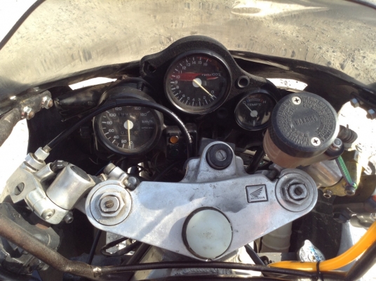 ธารนนทบุรี//ขาย honda nc30 เครื่องสมบูรณ์ความร้อนปกติ ระบบไฟปกติใช้ทุกจุด ราคา 79,000 บาท ทะเบียนแท้